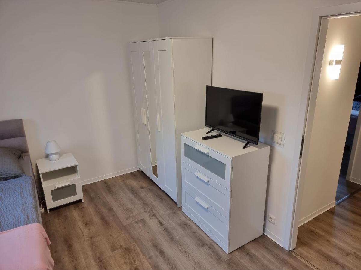 Gaestehaus-Ferienwohnung-Appartement Mit Terrasse - Naehe Kliniken/ Herzzentrum Bad Oeynhausen Kültér fotó